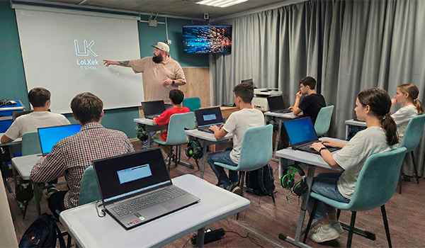 Процесс обучения IT в школе Lolkek